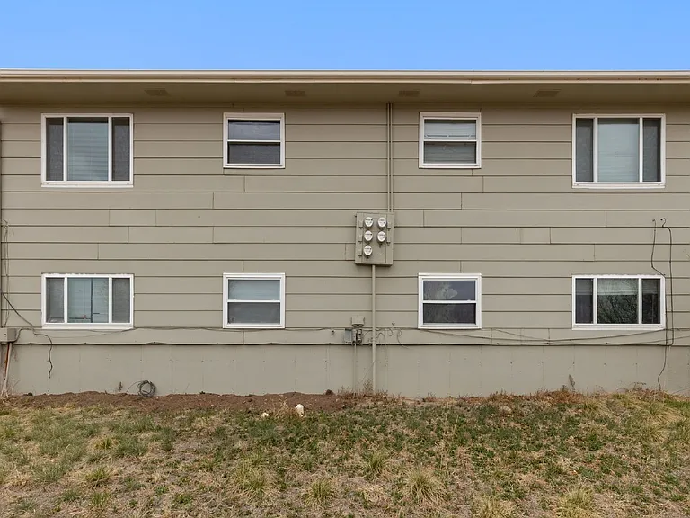 1163 Cree Dr #3 — Photo 3