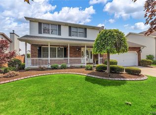 11 Fieldstone Ln, Lancaster, NY 14086
