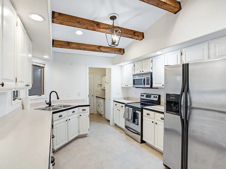 1606 Northbrook Dr — Photo 5