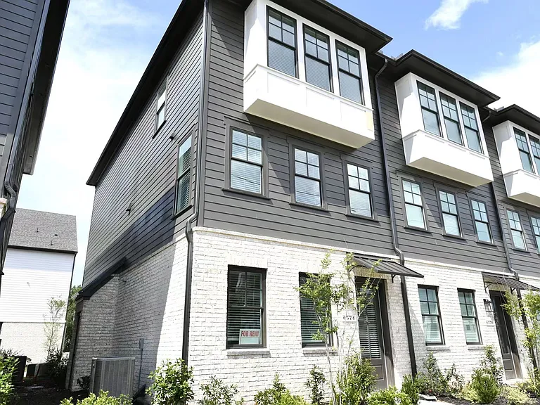 6574 Beacon Dr — Photo 2