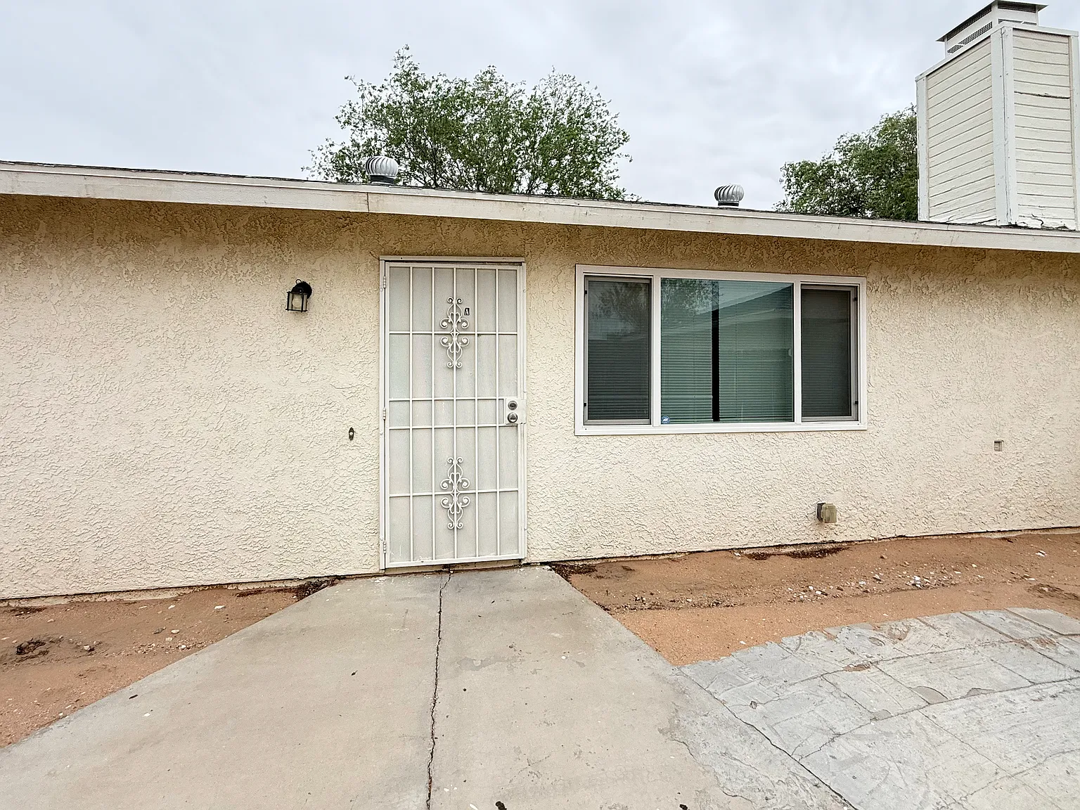 3 bed, 1400 sqft, $2,200 — Photo 3