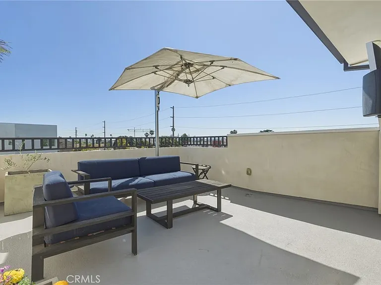 1301 Tamarind Ave — Photo 25