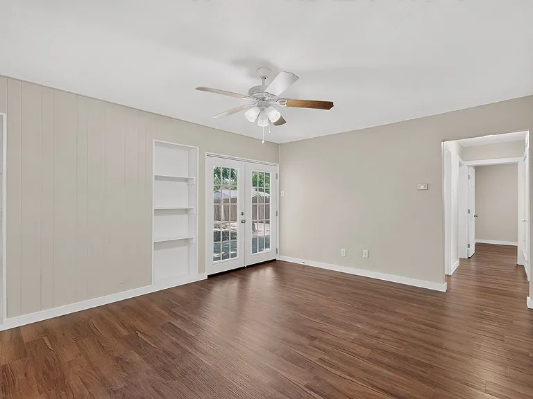 1717 Japonica Ln — Photo 9