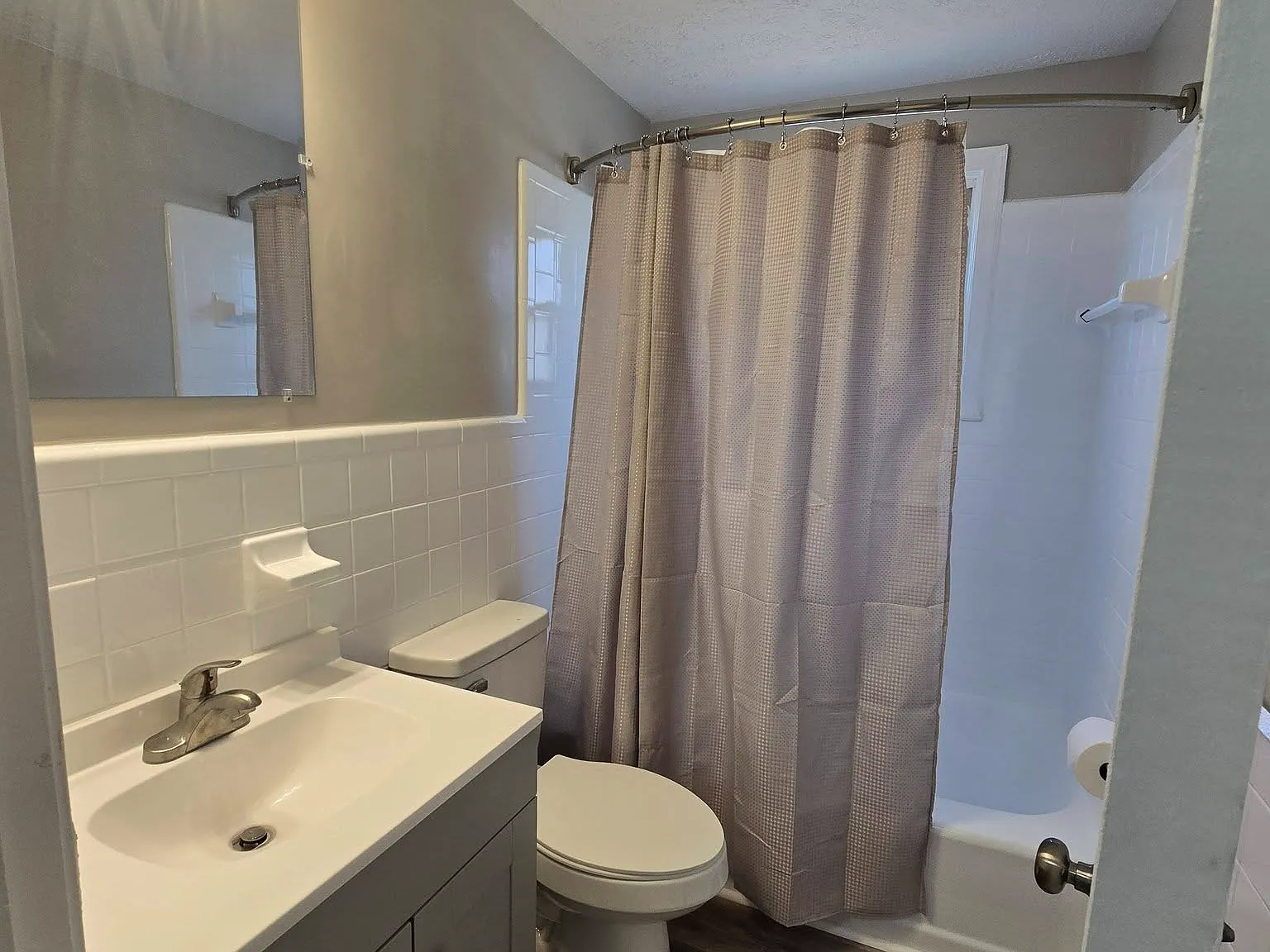 Colonial Heights Apartments — Photo 4