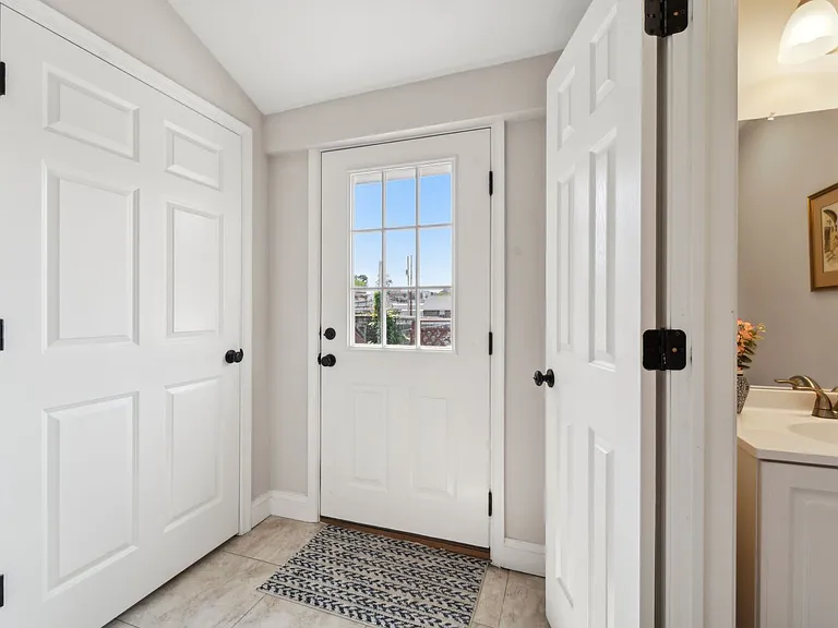 222 N New St — Photo 15