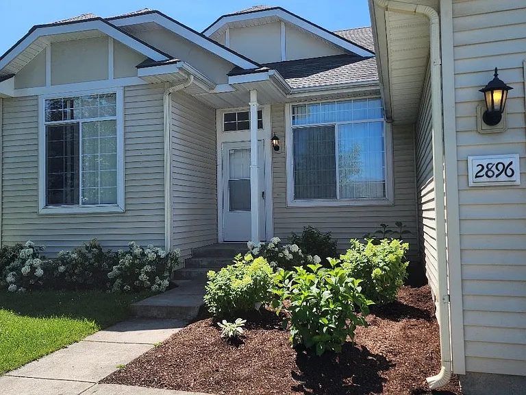 2896 W Elmwood Dr — Photo 3
