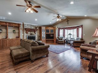 2040 Shady Ridge Dr, Midlothian, TX 76065