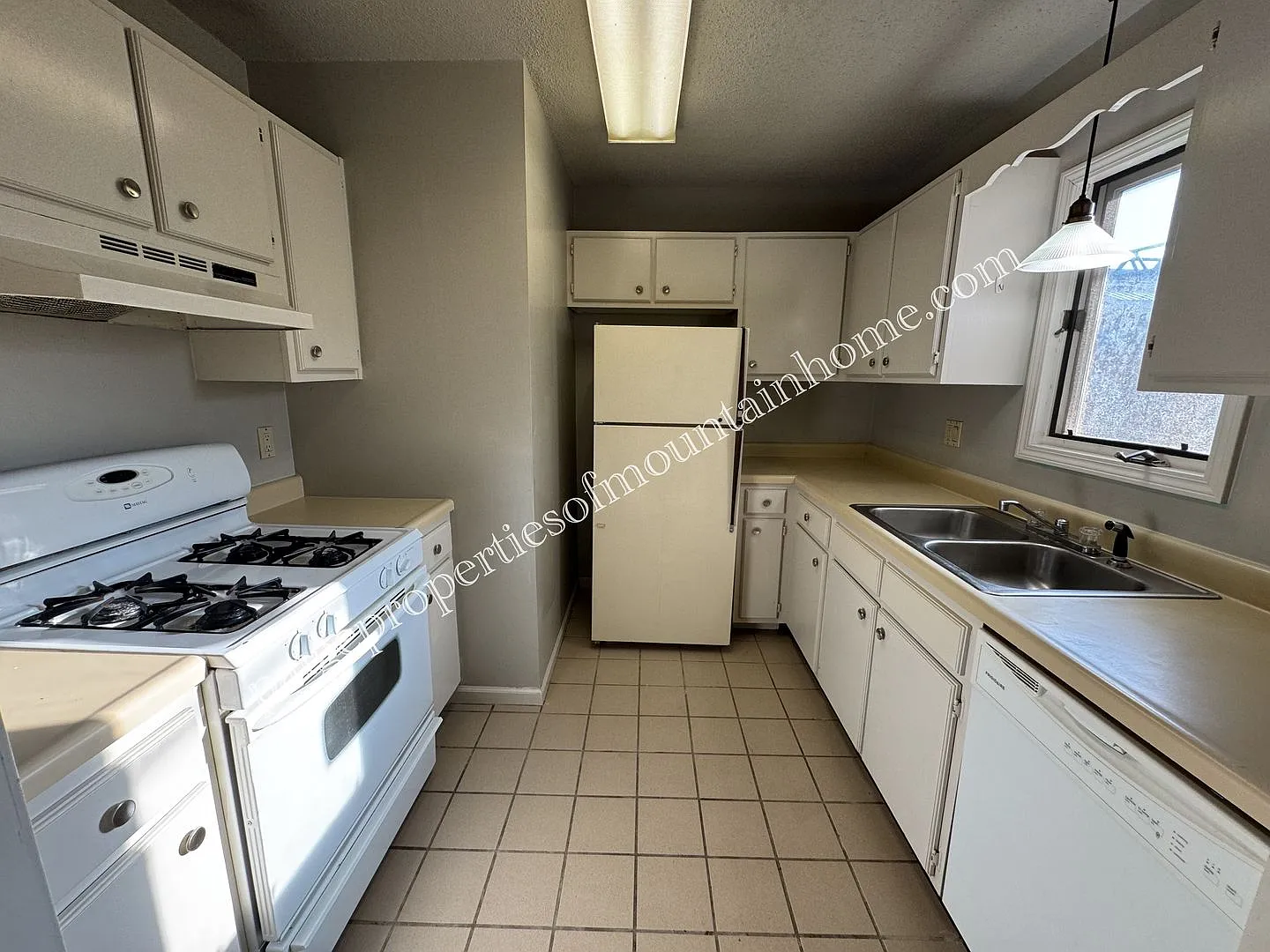 605 Cooper Estates #20 — Photo 4