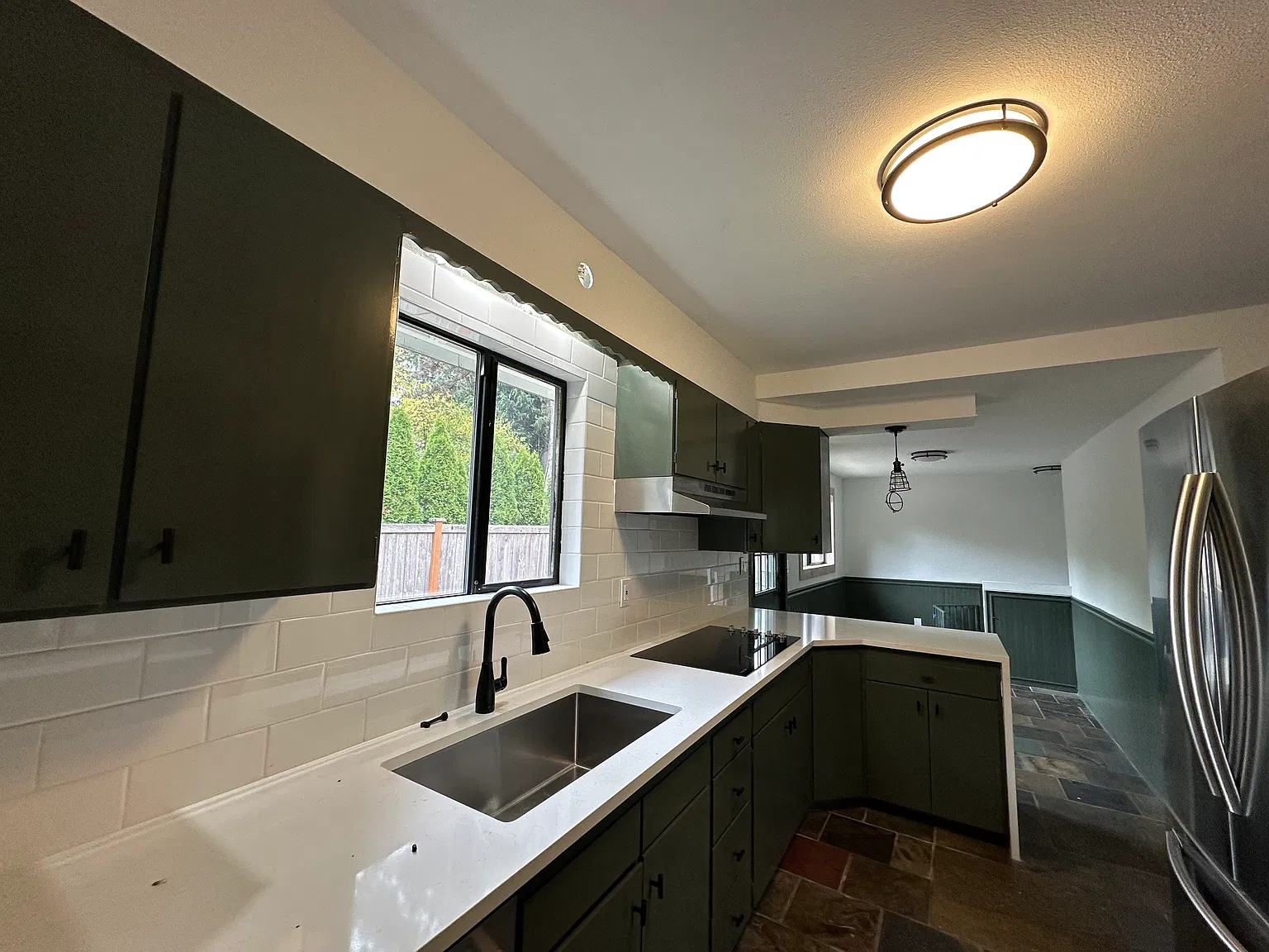 4 bed, 1900 sqft, $3,000 — Photo 2