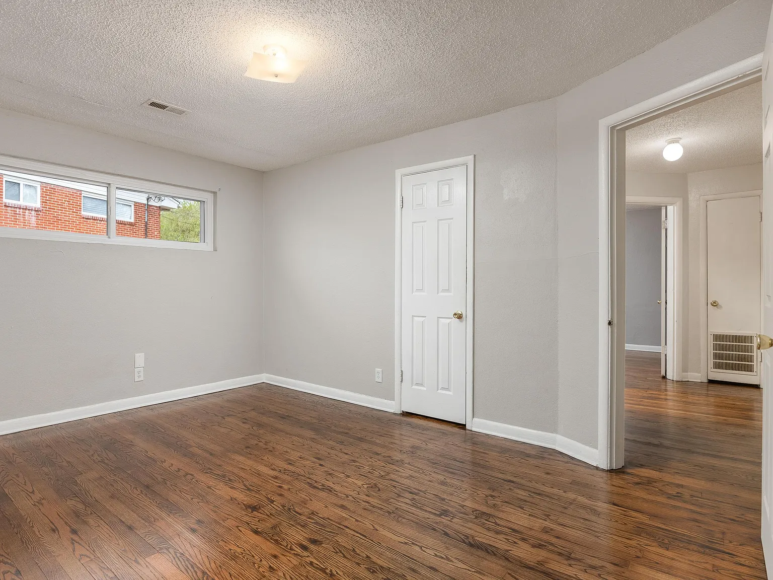 2 bed, 1050 sqft, $1,650 — Photo 2
