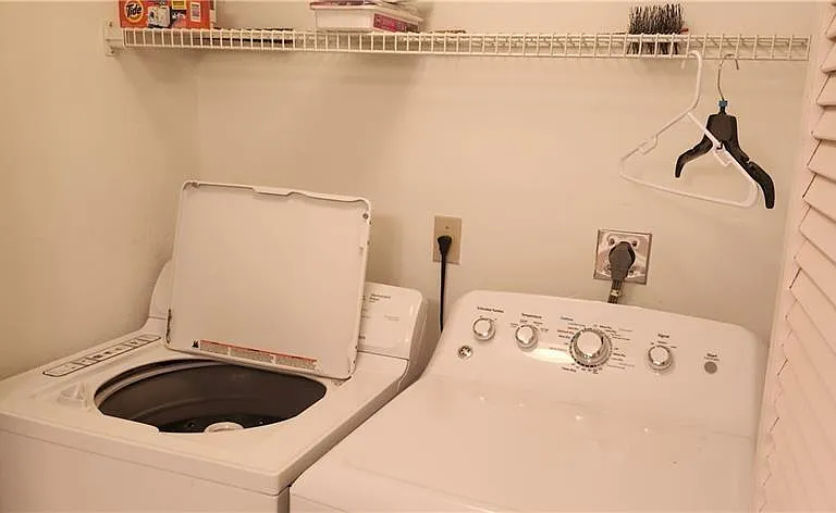 221 Fox Glen Dr #2207 — Photo 14