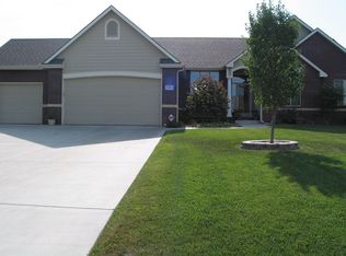 824 N Saddle Run St, Mulvane, KS 67110