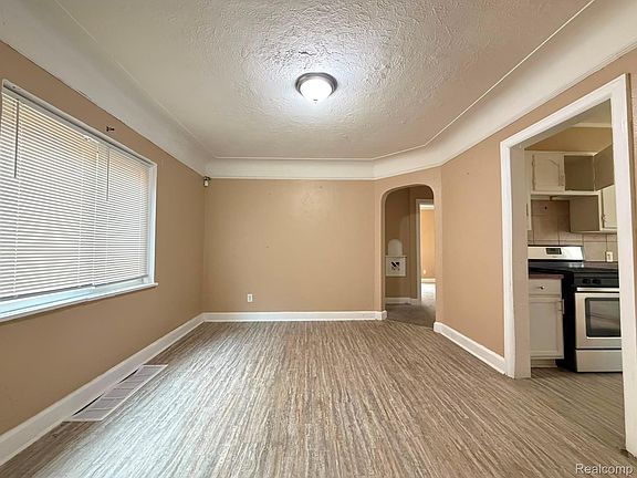 4th image of 8080 Cloverlawn St