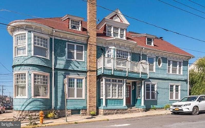 1st image of 200 N Jardin St
