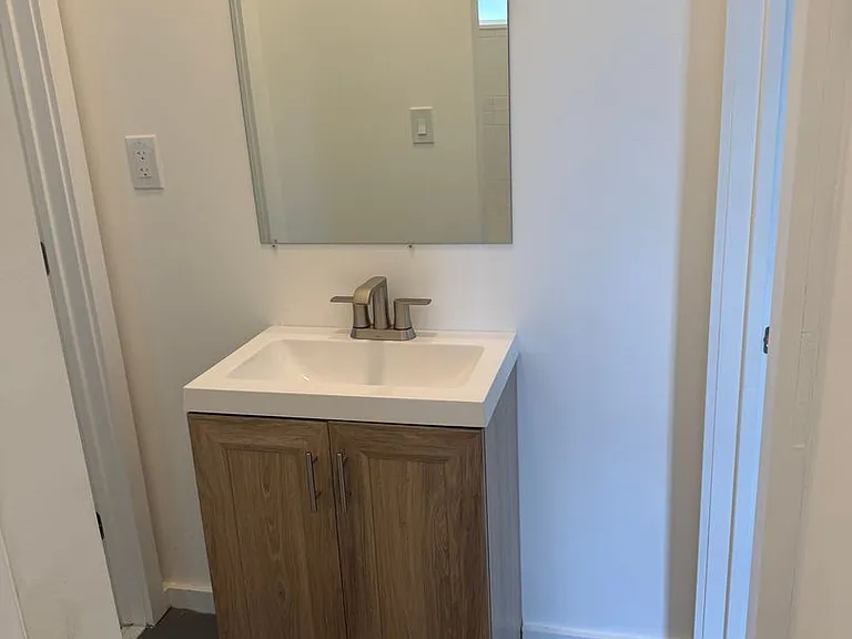 212 Abbey Ln — Photo 16