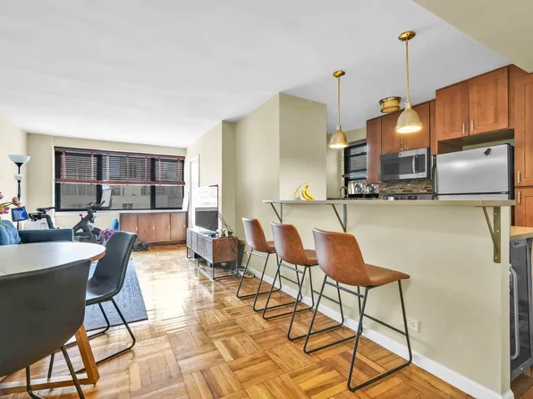233 East 69th Street 12K image 1 of 24