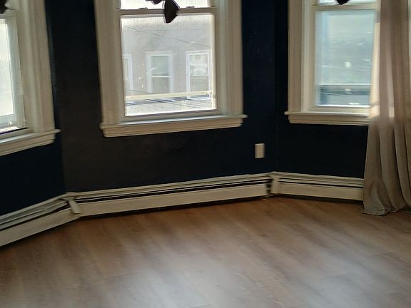 5th image of 36 Calumet St #2