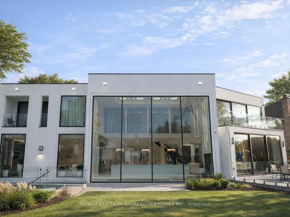 8 Cadmus Rd, Toronto, ON M2M 2M4