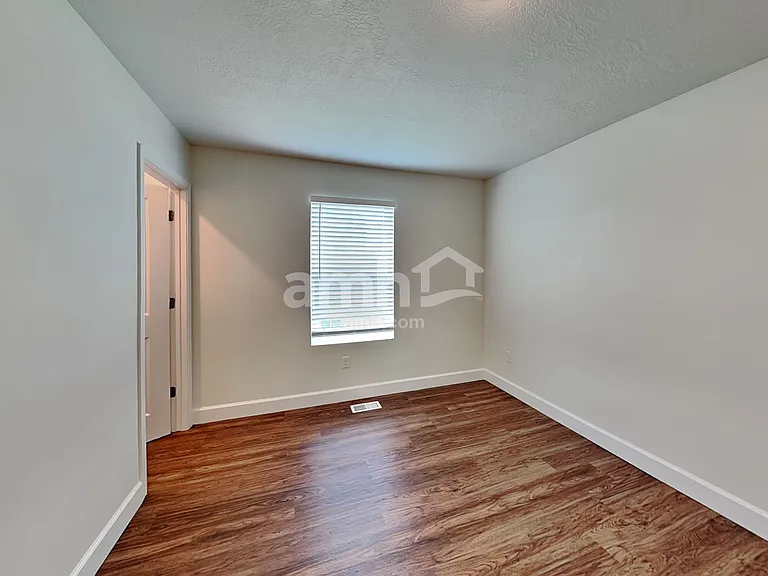 1348 E White St — Photo 14