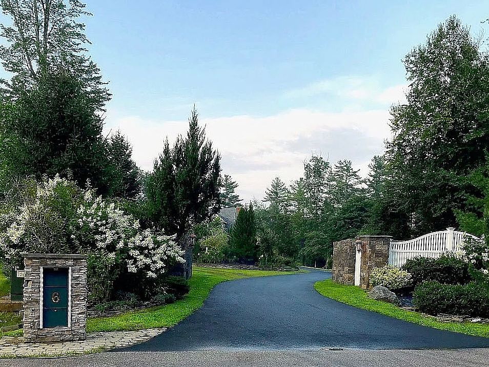 2nd image of 6 Juniper Dr