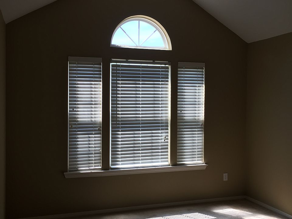 1st image of 1559 N Heritage Ave