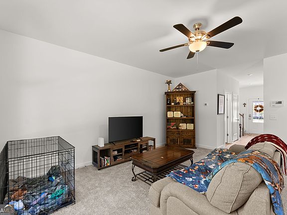 3rd image of 70 Edith Ct