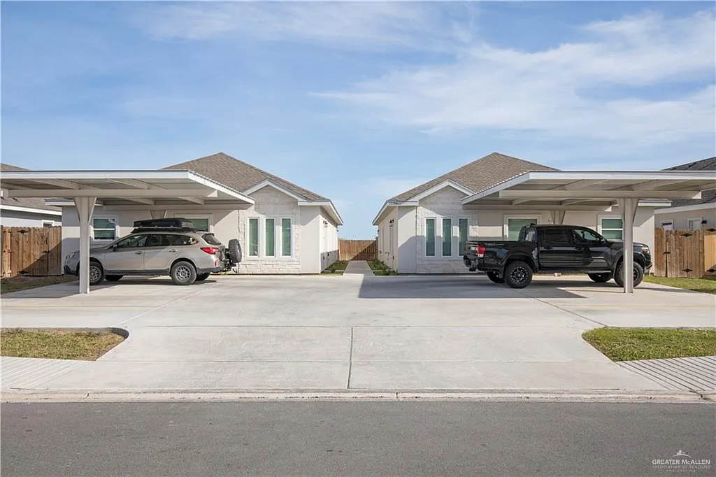 2 bed, 2.0 bath, 950 sqft, $1,050 — Photo 1