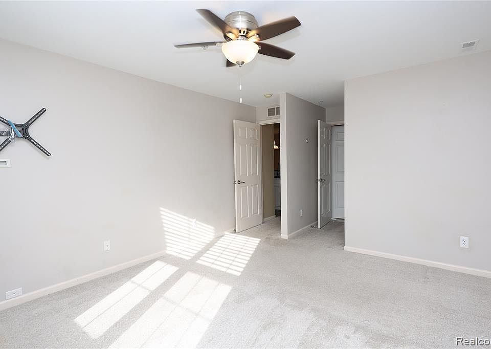129 E Bay Dr, photo 17