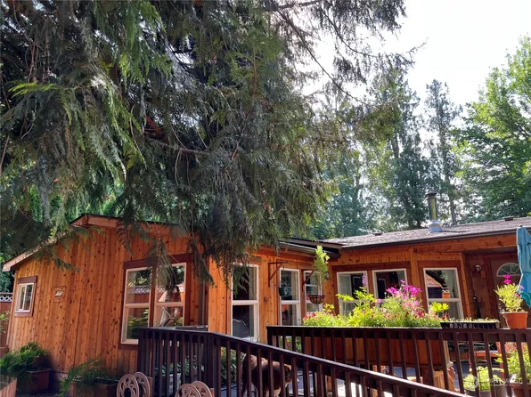 282 Sprague Valley Drive, Maple Falls, WA 98266