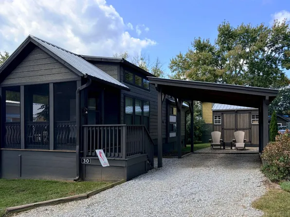 30 Two Swans Ln, Flat Rock, NC 28731