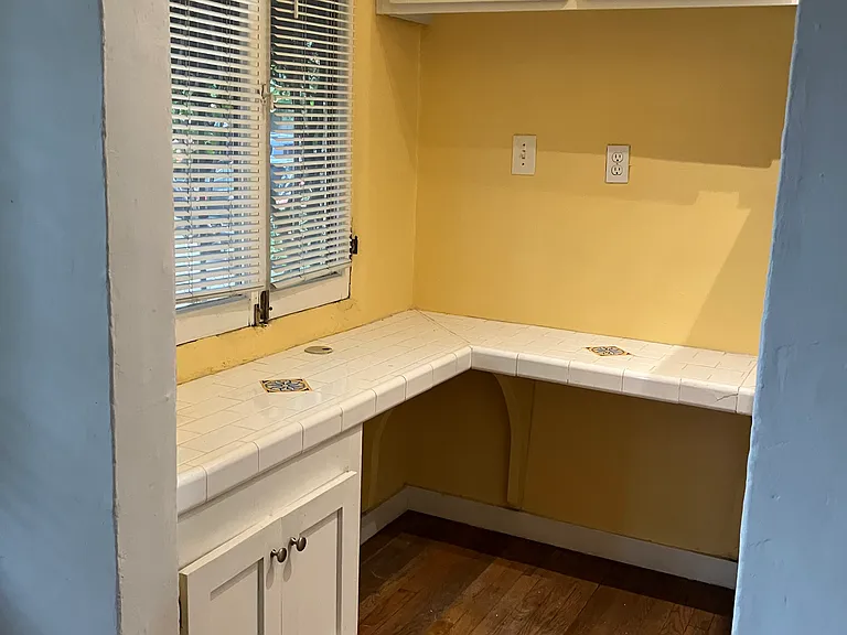 635 N Orange Dr #2 — Photo 2