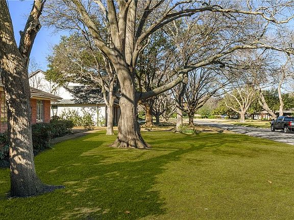 4th image of 5926 Royal Crest Dr