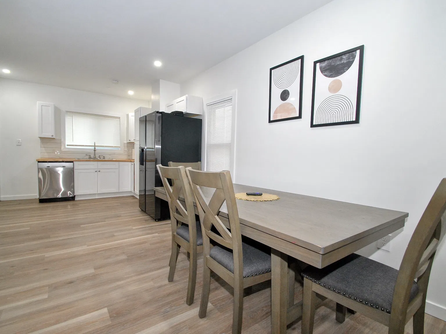 3 bed, 1100 sqft, $1,700 — Photo 2