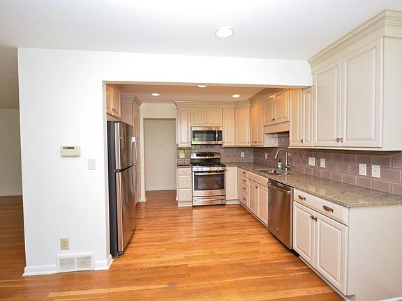 3rd image of 250 Crandall Dr