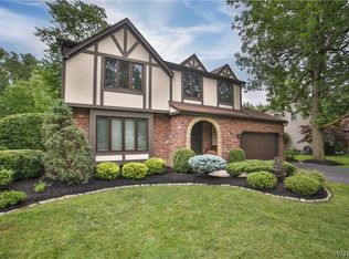 40 Lemay Ct, Williamsville, NY 14221