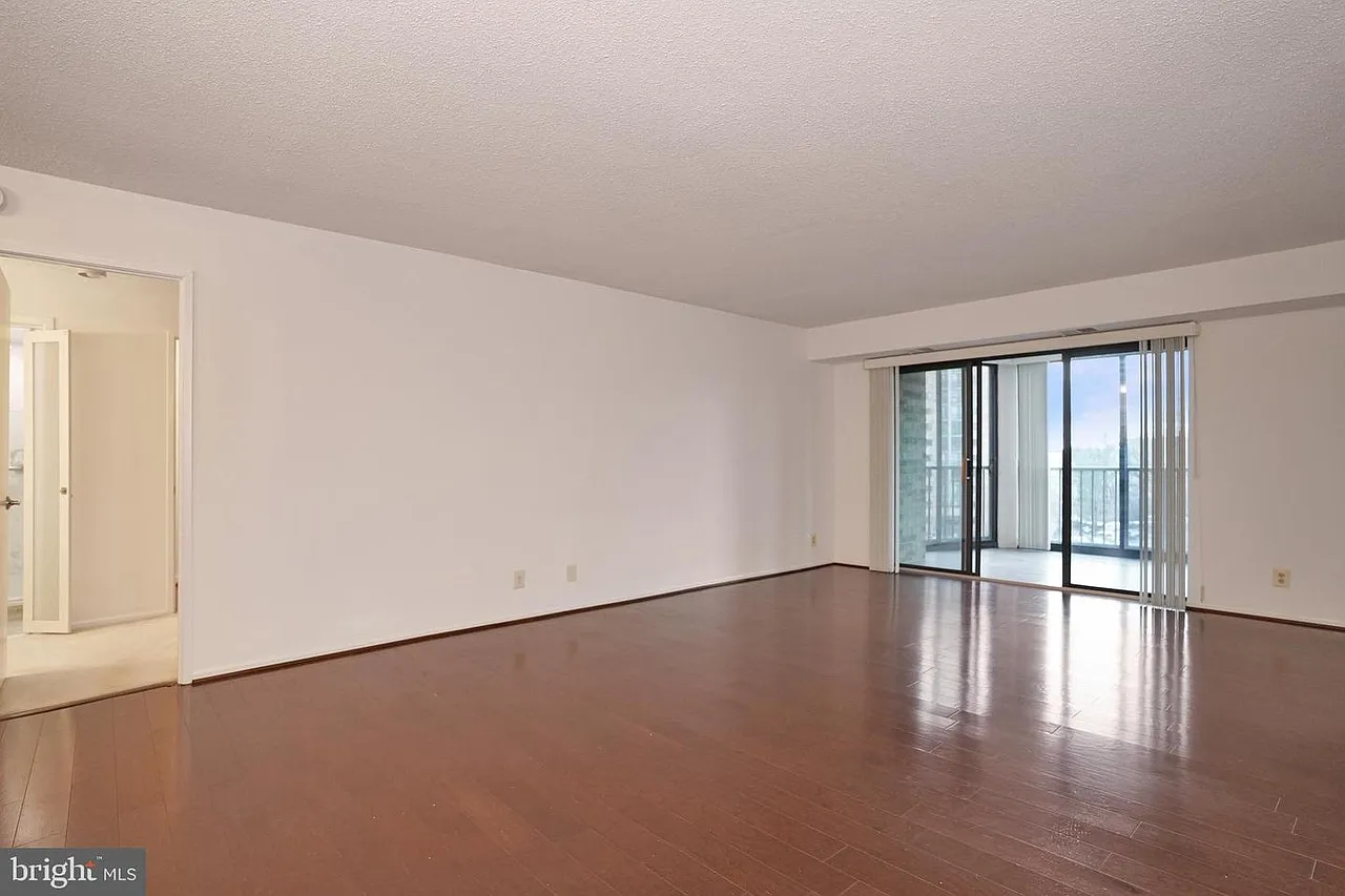 2 bed, 1120 sqft, $2,950 — Photo 2
