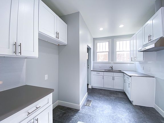 5th image of 650 Maltman Ave APT A
