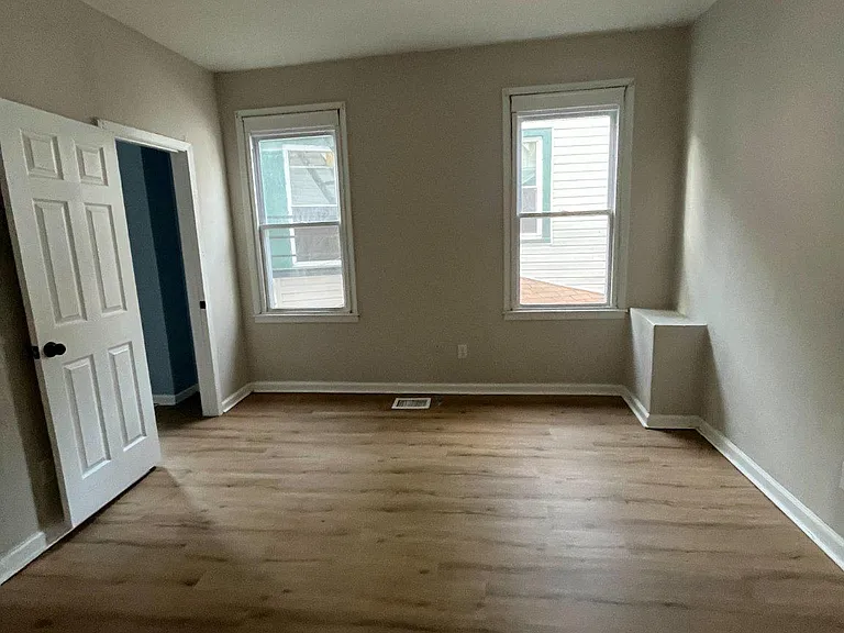 46 N Hermitage Ave — Photo 10