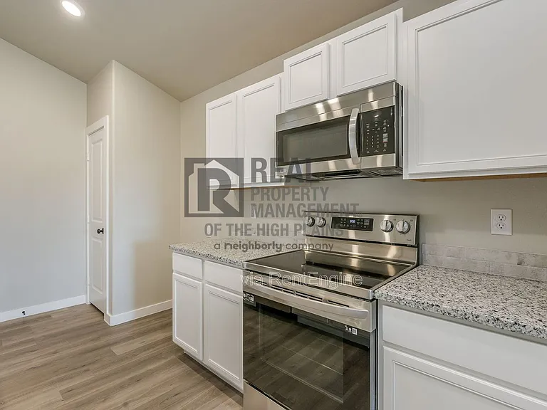 6711 Athens St — Photo 4