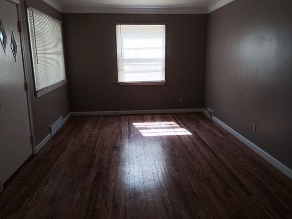 Spacious Family Room