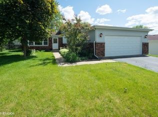 1725 Patricia Ave, Saint Charles, IL 60174