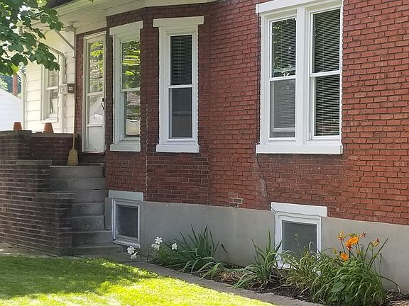 Side Entrance to 2nd Floor