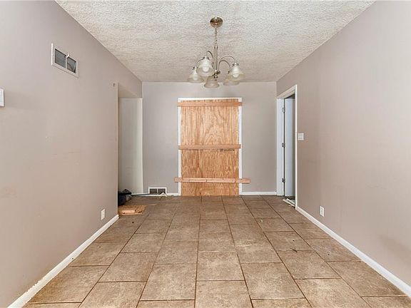 5th image of 10500 Corrington Ave
