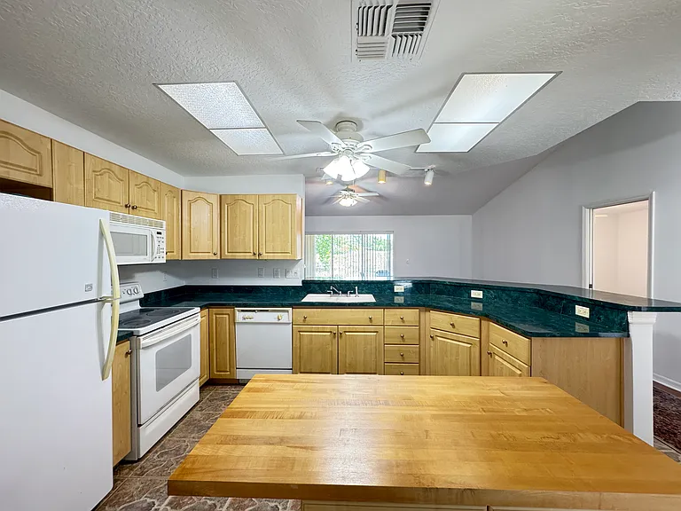 21606 Rosewood Ct — Photo 6