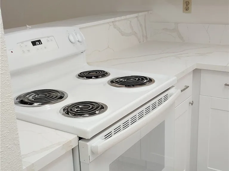 2080 Karen Ave #3 — Photo 5