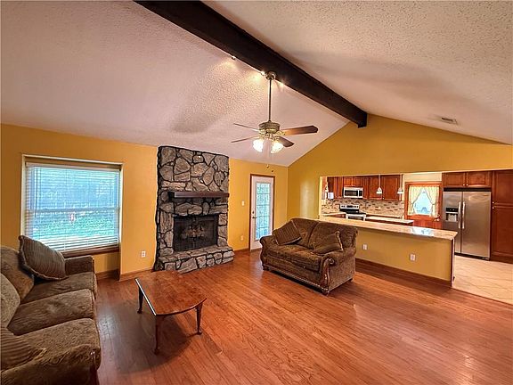 5th image of 438 Briargrove Dr