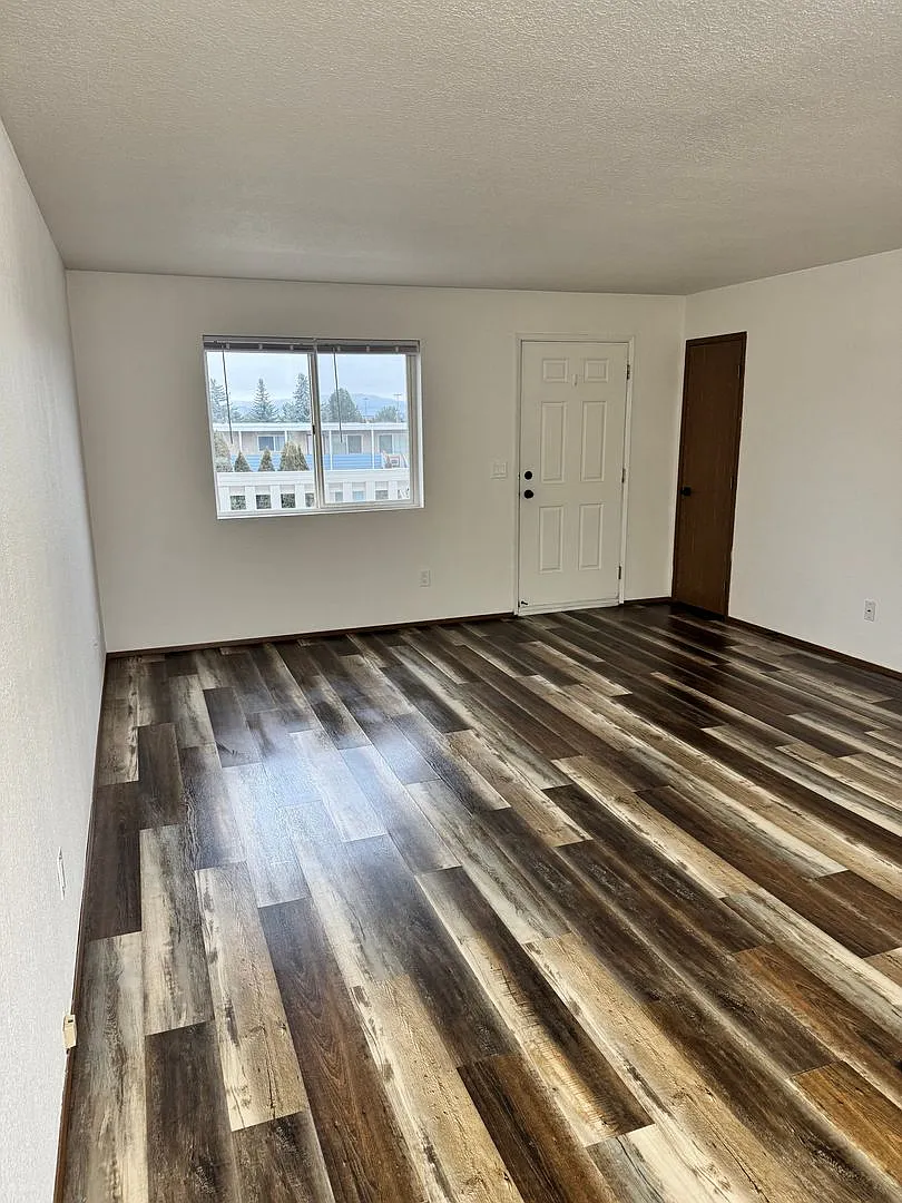 2109 N Walnut (LO) — Photo 4