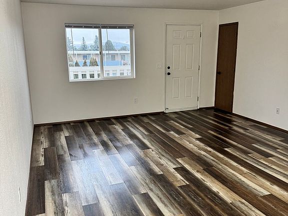 4th image of 2109 N Walnut St APT 4