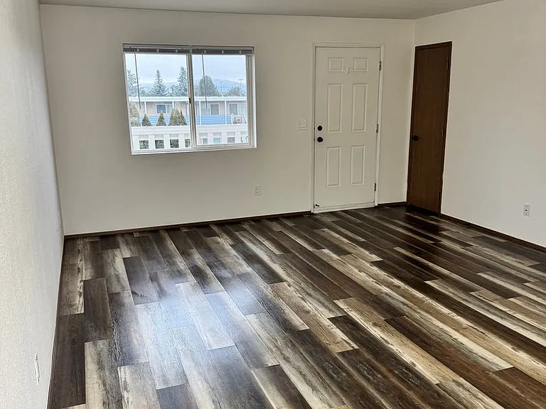 2109 N Walnut St — Photo 4
