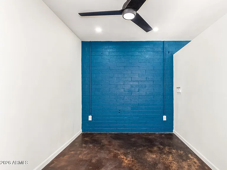 2402 W Weldon Ave — Photo 8